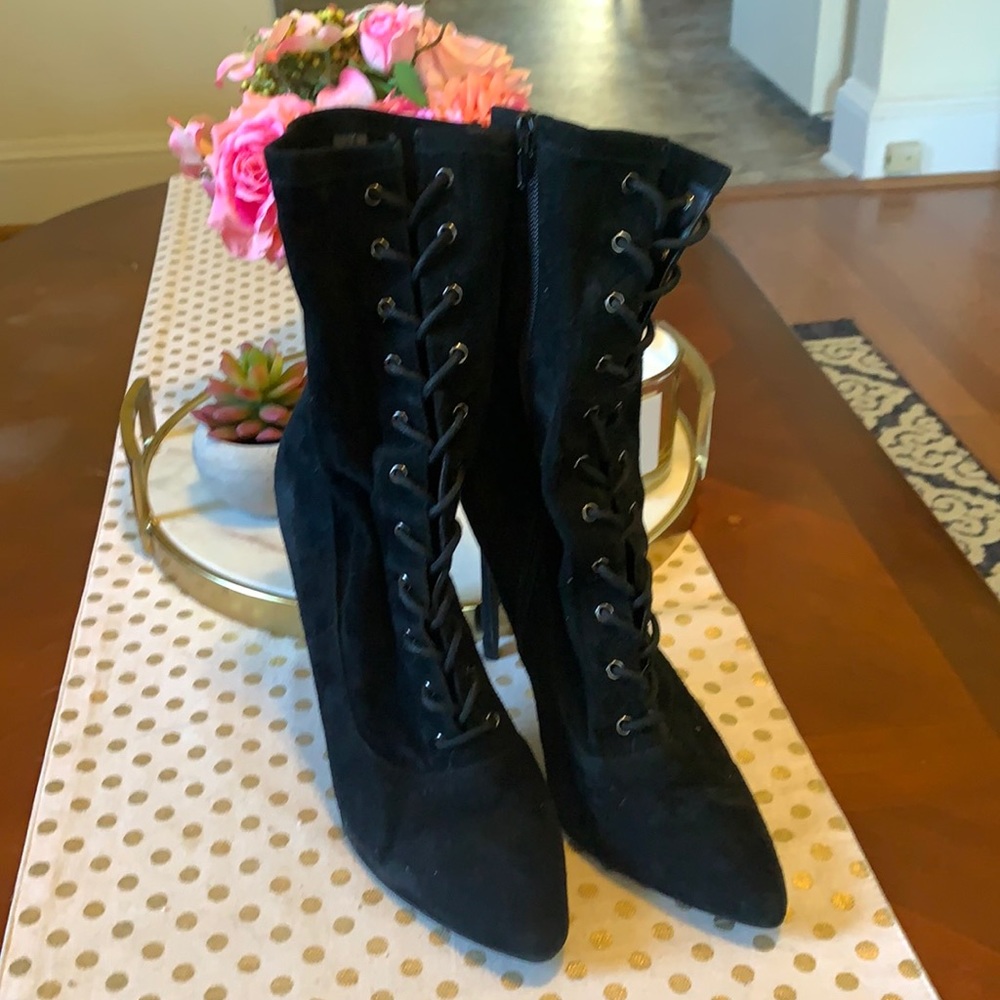 Steve Madden lace up corset heel boot. Size 10. Black